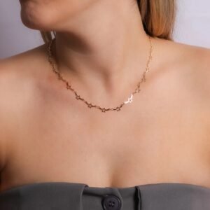 Gargantilha de estrelas vazadas